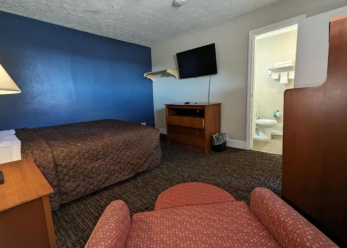 Bea\'S Parkway Inn